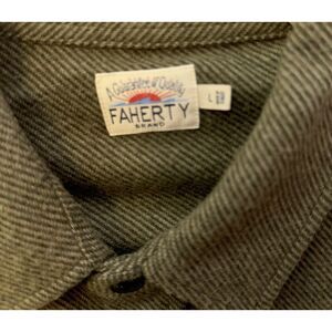 Faherty Olive Herringbone Casual Button-Down Shirt